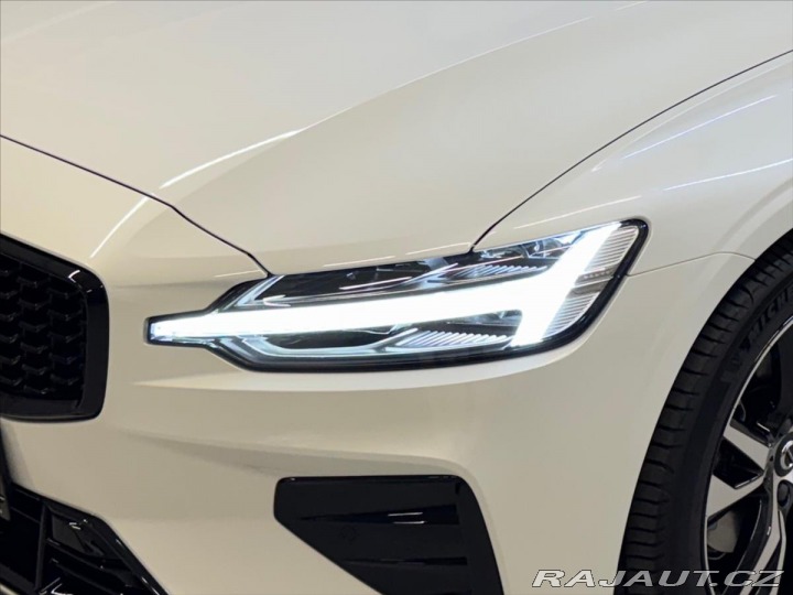 Volvo V60 2,0 B4 FWD Plus Dark 6734 2024