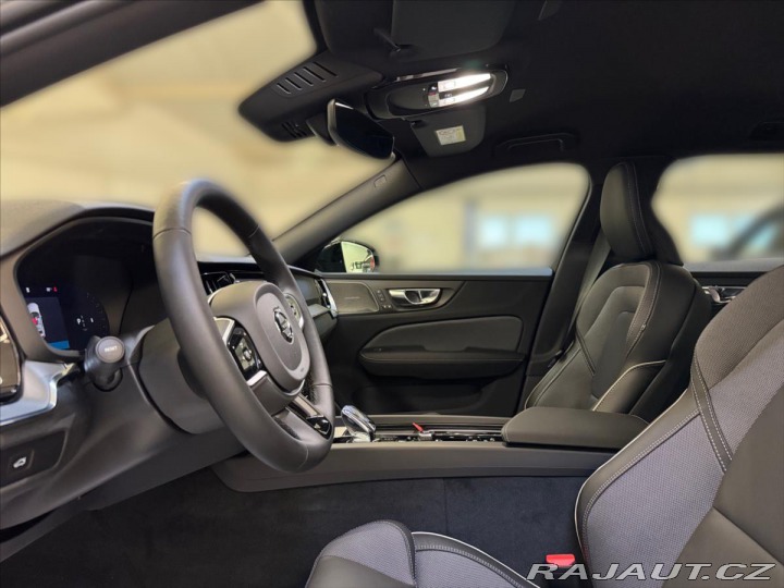 Volvo V60 2,0 B4 FWD Plus Dark 6734 2024