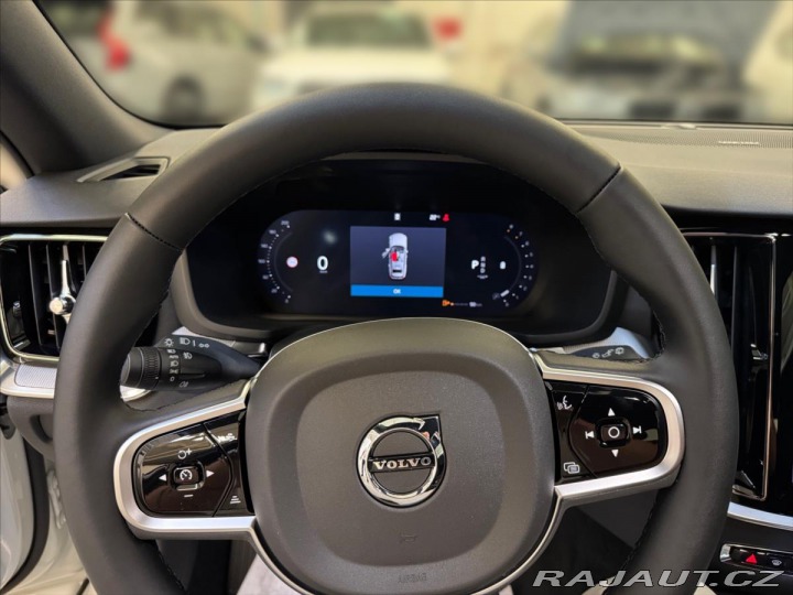 Volvo V60 2,0 B4 FWD Plus Dark 6734 2024