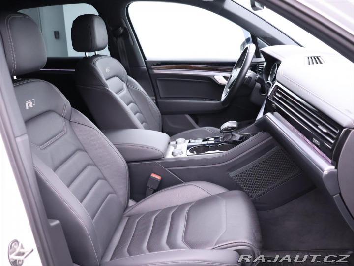 Volkswagen Touareg 3,0 TDI V6 R-line CZ DPH 2019