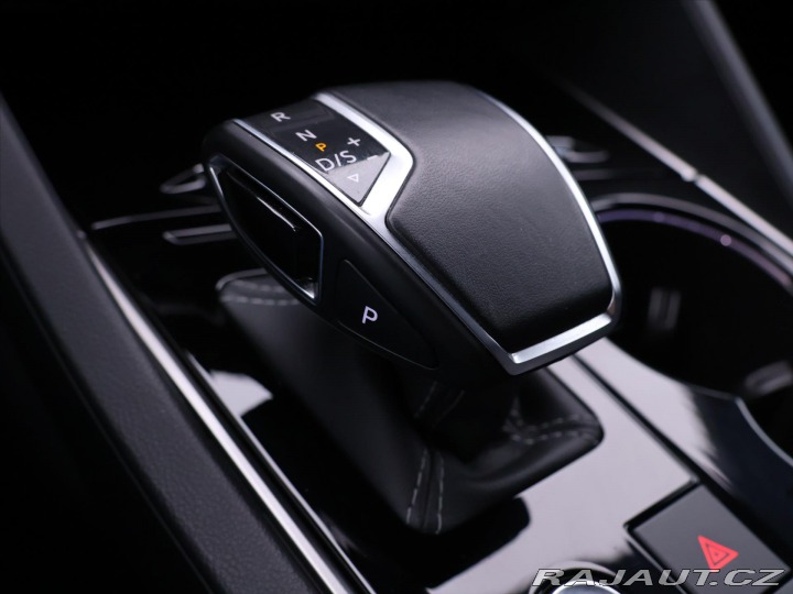 Volkswagen Touareg 3,0 TDI V6 R-line CZ DPH 2019