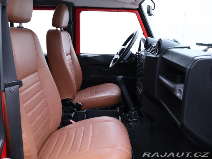 Land Rover Defender 2,4 TD4 7-Míst kůže A/C 4 2011