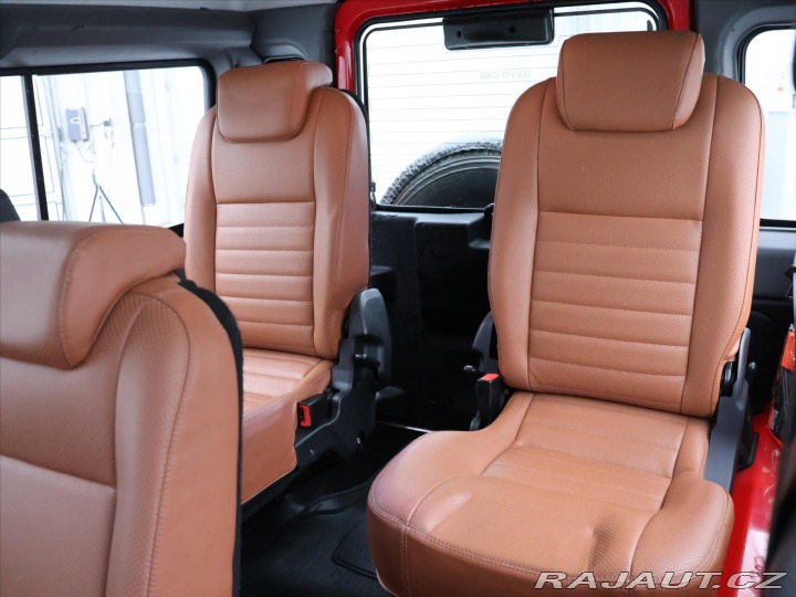 Land Rover Defender 2,4 TD4 7-Míst kůže A/C 4 2011