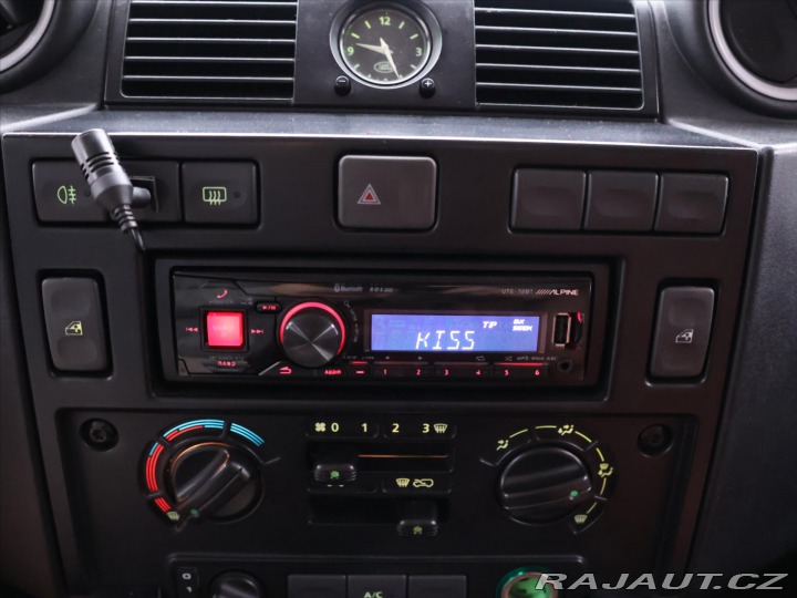 Land Rover Defender 2,4 TD4 7-Míst kůže A/C 4 2011