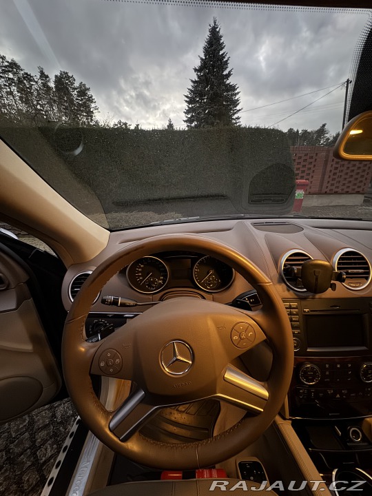 Mercedes-Benz M osobní 2009