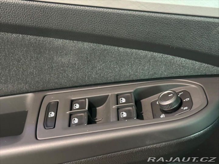 Volkswagen Golf 1,5 TSI PEOPLE 2024