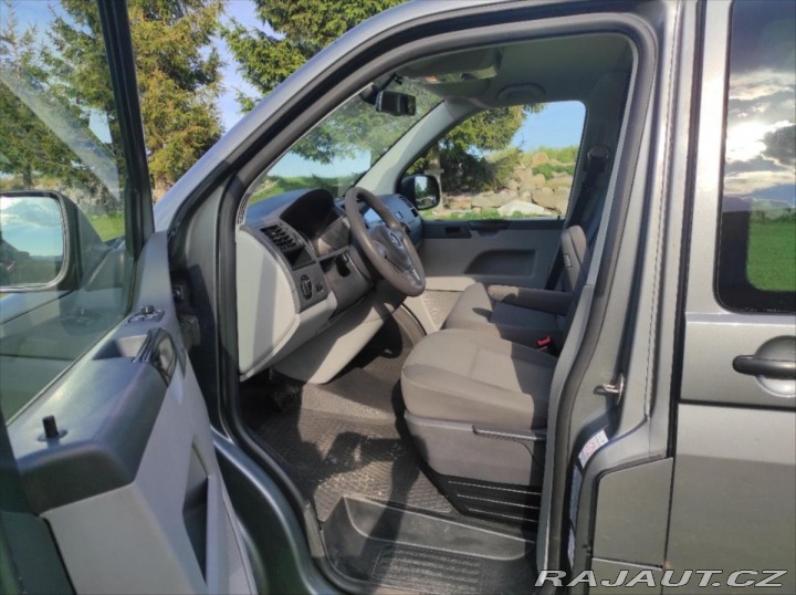 Volkswagen Transporter dlouhý, automat, 8 míst 2013