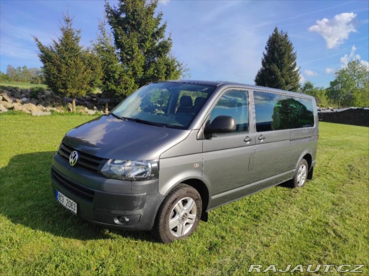 Volkswagen Transporter dlouhý, automat, 8 míst 2013