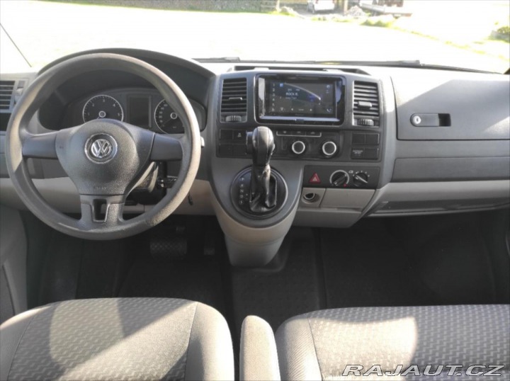 Volkswagen Transporter dlouhý, automat, 8 míst 2013