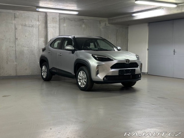 Toyota Yaris Cross COMFORT 1.5 Hybrid FWD 11 2025