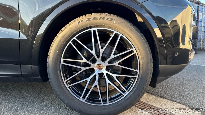 Porsche Cayenne 2025