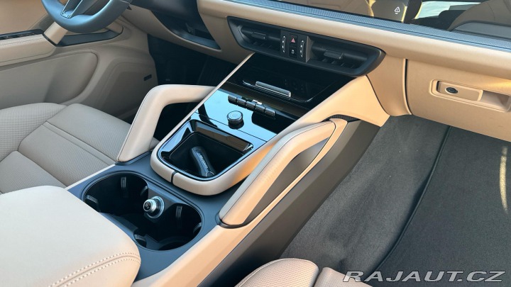 Porsche Cayenne 2025
