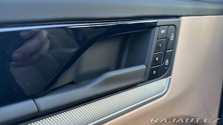 Porsche Cayenne 2025