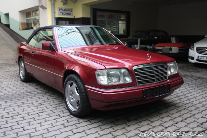 Mercedes-Benz 124 300 CE-24V 1993