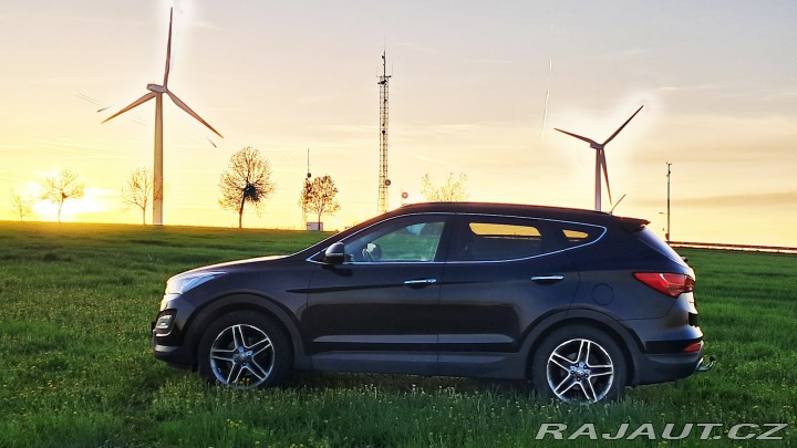 Hyundai Santa Fe SUV 2015