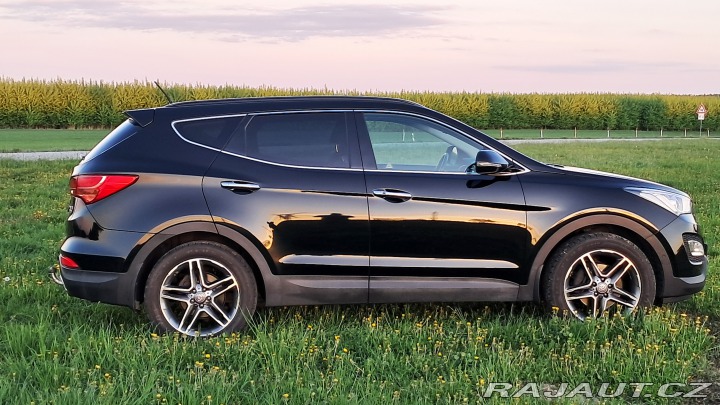 Hyundai Santa Fe SUV 2015