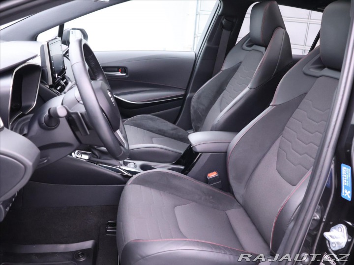 Toyota Corolla 2,0 Hybrid e-CVT Executiv 2020
