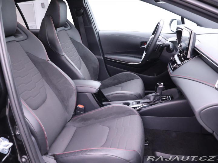 Toyota Corolla 2,0 Hybrid e-CVT Executiv 2020