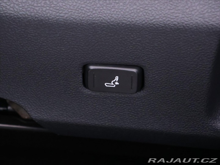 Toyota Corolla 2,0 Hybrid e-CVT Executiv 2020