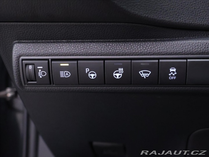 Toyota Corolla 2,0 Hybrid e-CVT Executiv 2020