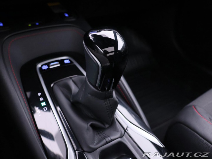 Toyota Corolla 2,0 Hybrid e-CVT Executiv 2020