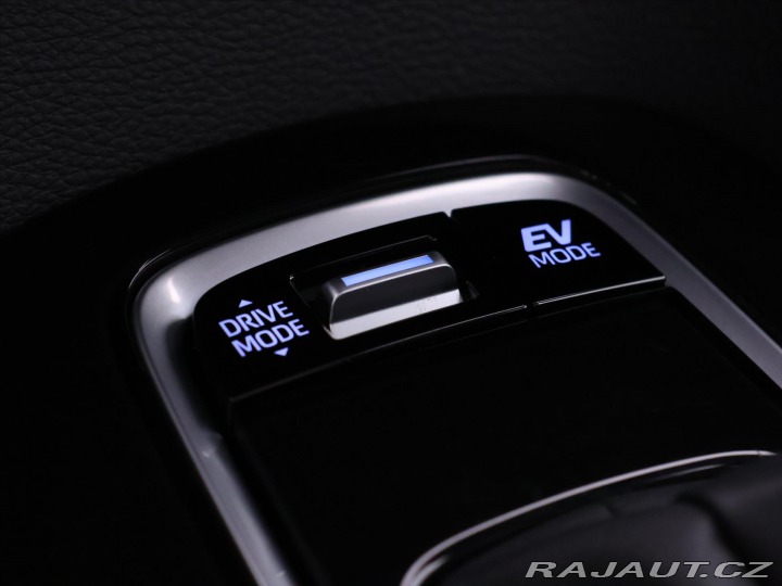 Toyota Corolla 2,0 Hybrid e-CVT Executiv 2020