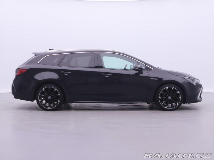 Toyota Corolla 2,0 Hybrid e-CVT Executiv 2020