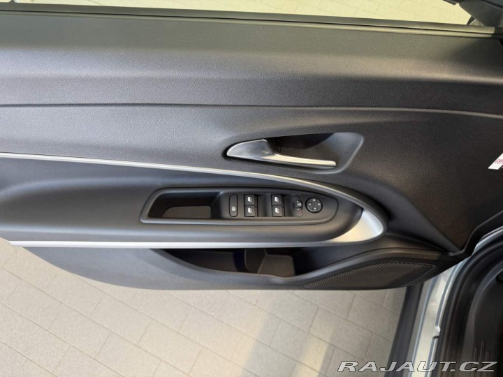 Jeep Avenger Summit 1.2 Turbo e-Hybrid 2024