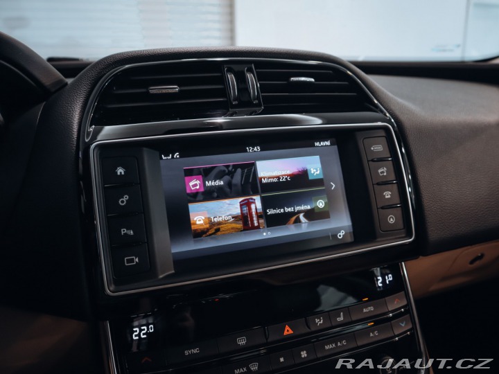 Jaguar XE 2.0D Performance, Automat 2015