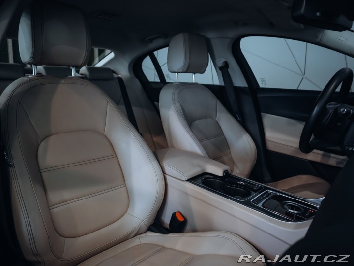 Jaguar XE 2.0D Performance, Automat 2015