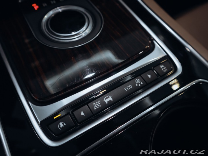 Jaguar XE 2.0D Performance, Automat 2015