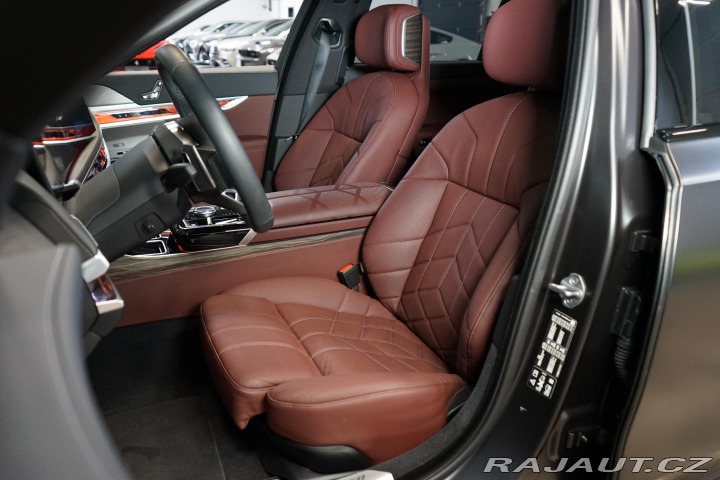 BMW 7 740d xDrive B&W Pano 2024