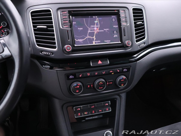 Volkswagen Sharan 2,0 TDI 4M DSG CZ Highlin 2018