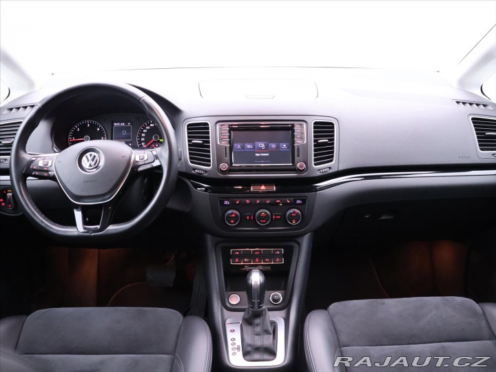 Volkswagen Sharan 2,0 TDI 4M DSG CZ Highlin 2018