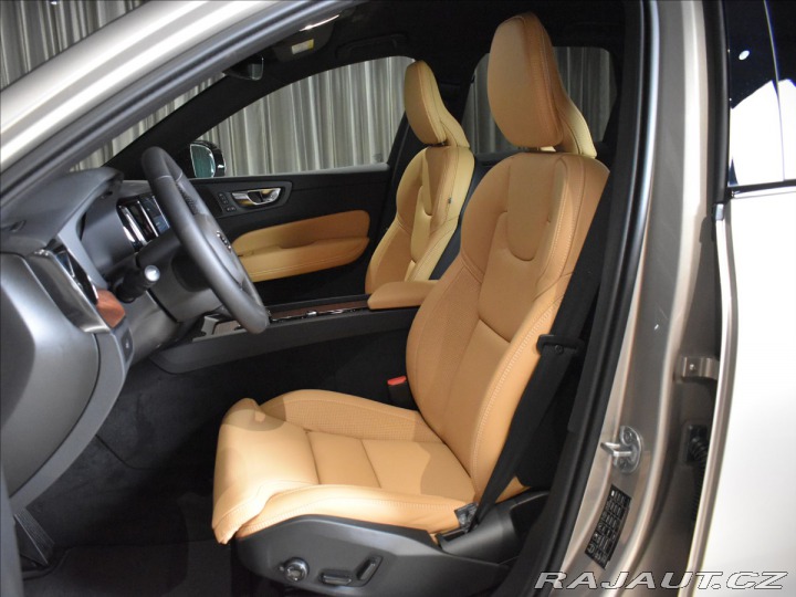 Volvo XC60 2,0 B5 AWD Plus Dark 2025