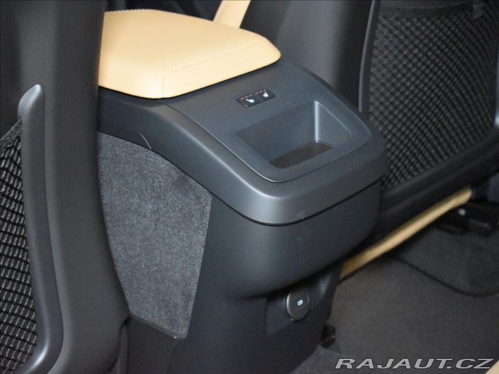 Volvo XC60 2,0 B5 AWD Plus Dark 2025