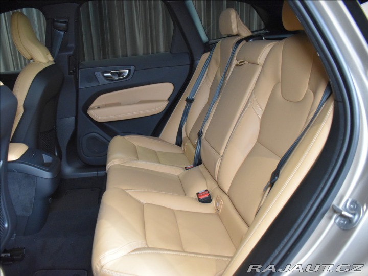 Volvo XC60 2,0 B5 AWD Plus Dark 2025
