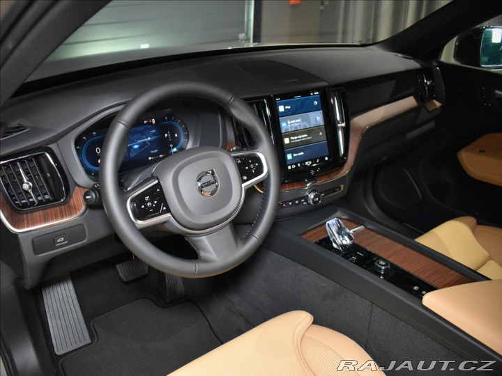 Volvo XC60 2,0 B5 AWD Plus Dark 2025