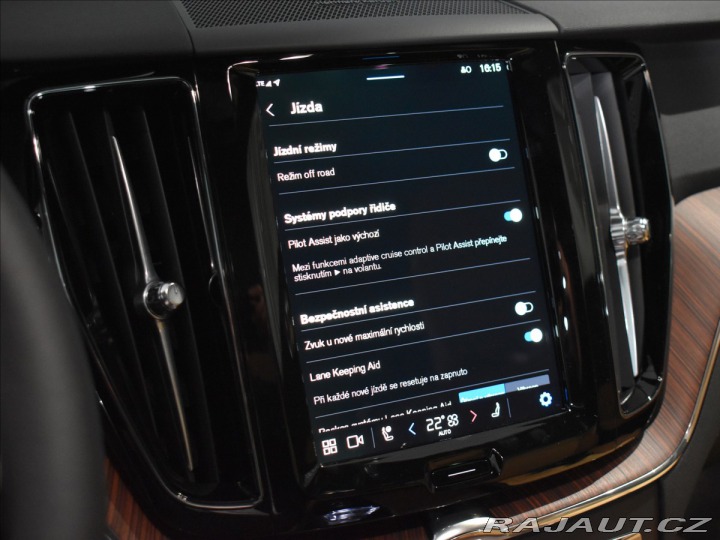 Volvo XC60 2,0 B5 AWD Plus Dark 2025