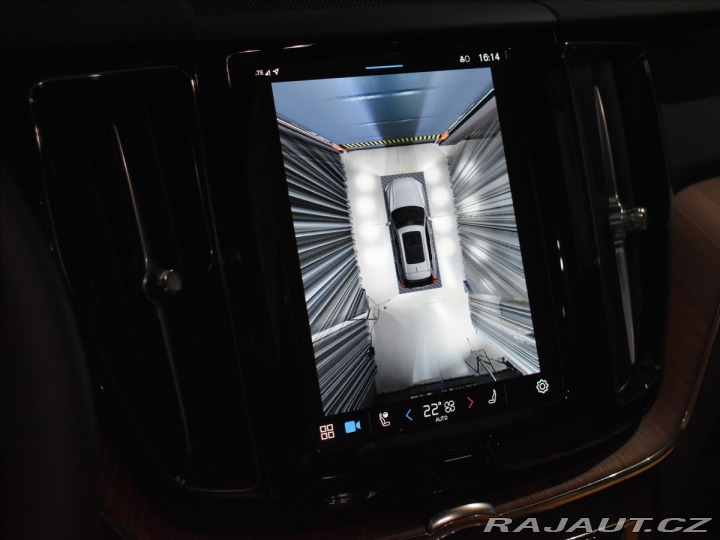 Volvo XC60 2,0 B5 AWD Plus Dark 2025