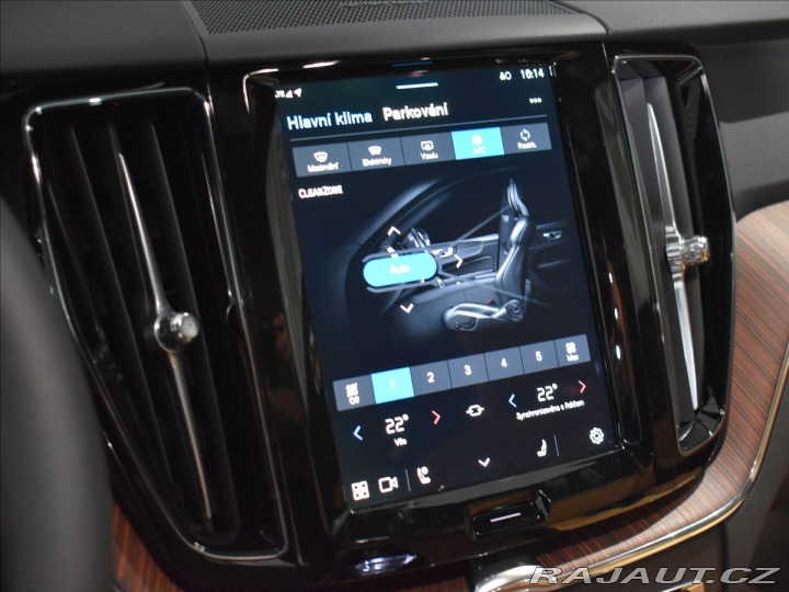 Volvo XC60 2,0 B5 AWD Plus Dark 2025