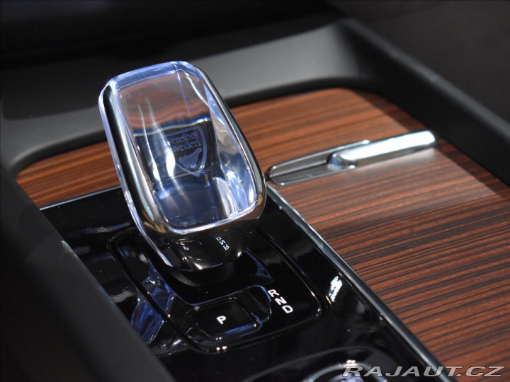 Volvo XC60 2,0 B5 AWD Plus Dark 2025