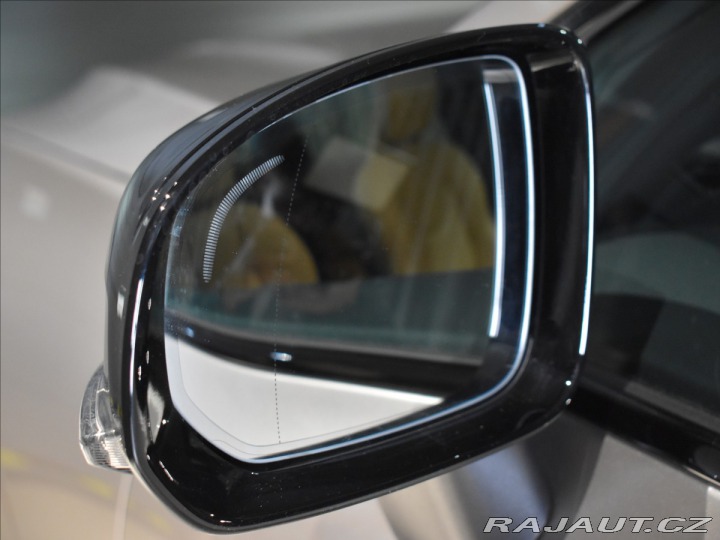 Volvo XC60 2,0 B5 AWD Plus Dark 2025