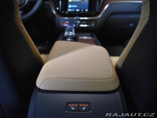 Volvo XC60 2,0 B5 AWD Plus Dark 2025