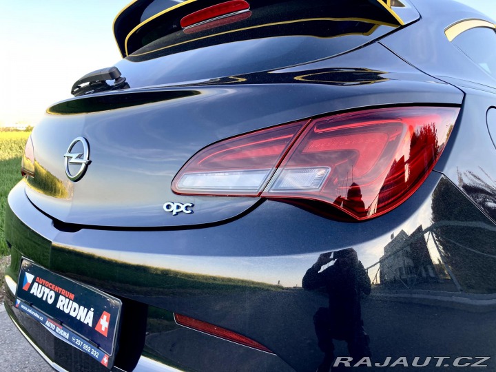 Opel Astra OPC 2,0 Turbo 206kW 2012
