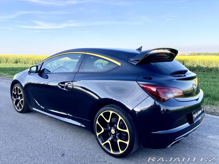 Opel Astra OPC 2,0 Turbo 206kW 2012