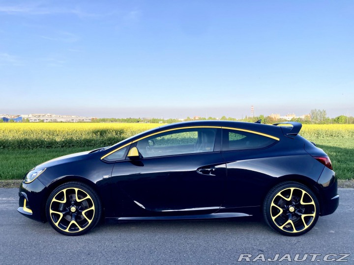 Opel Astra OPC 2,0 Turbo 206kW 2012