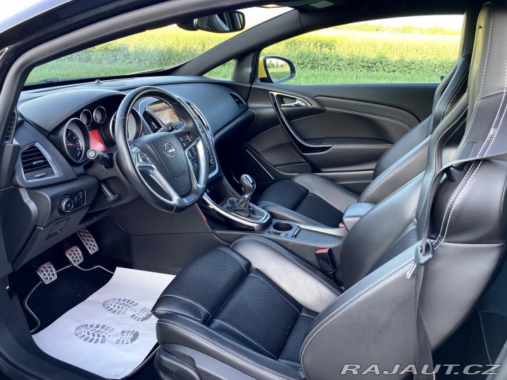 Opel Astra OPC 2,0 Turbo 206kW 2012