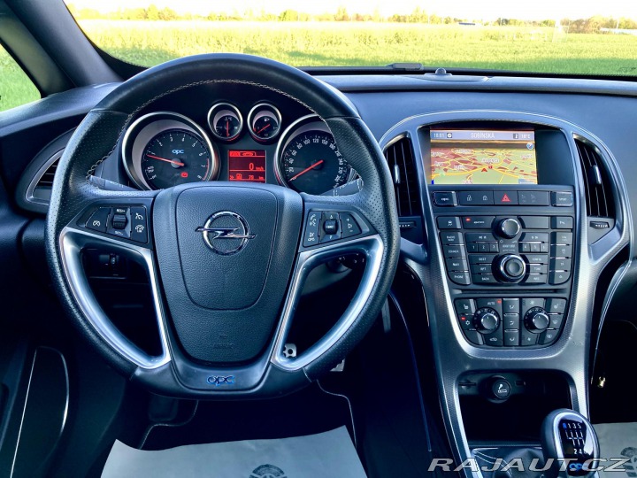 Opel Astra OPC 2,0 Turbo 206kW 2012