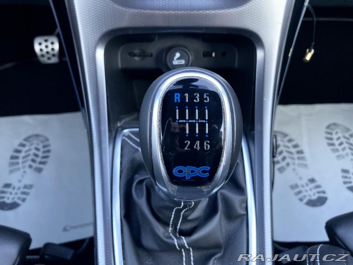 Opel Astra OPC 2,0 Turbo 206kW 2012